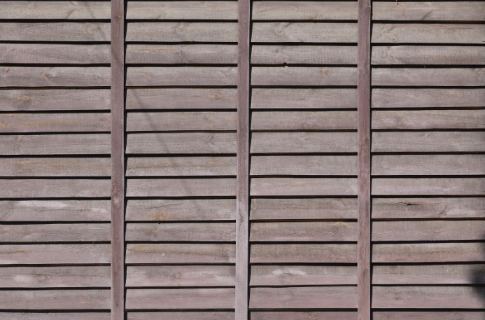 забор жалюзи из дерева для дачи